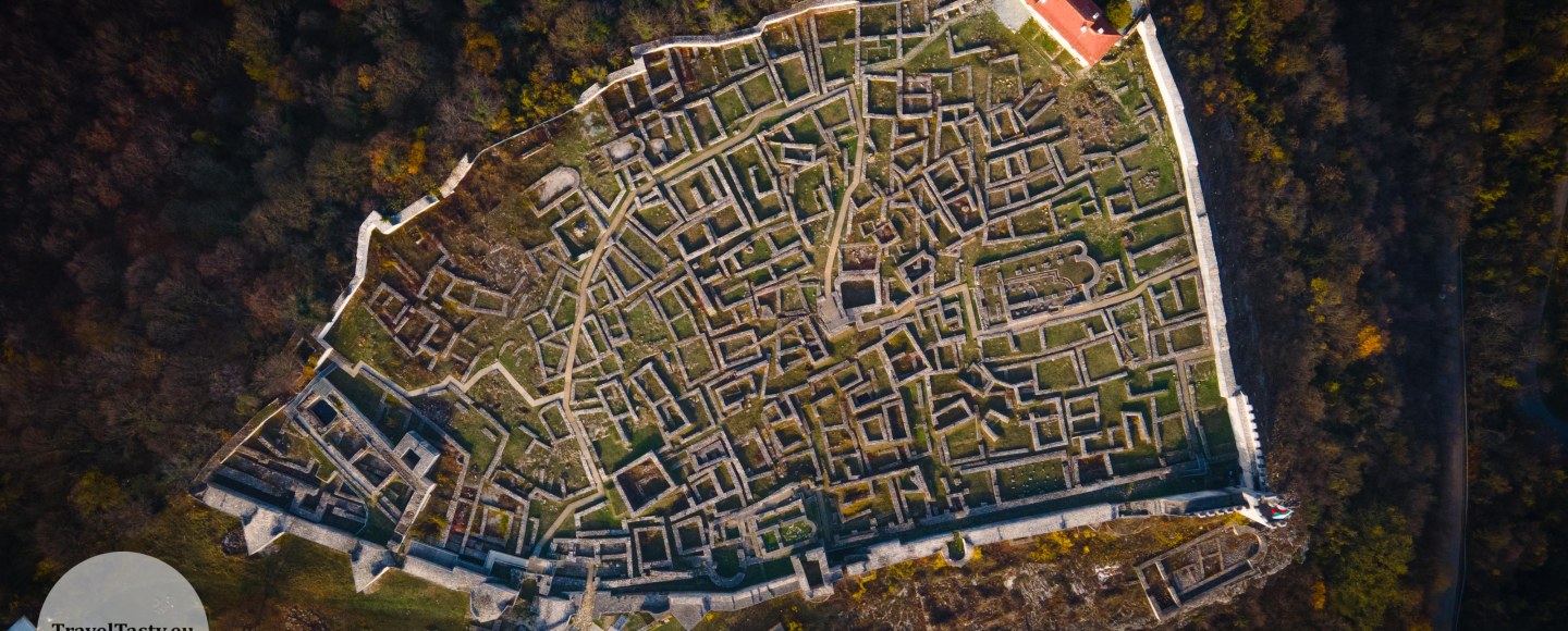 Щуменската крепост снимкана отвисоко