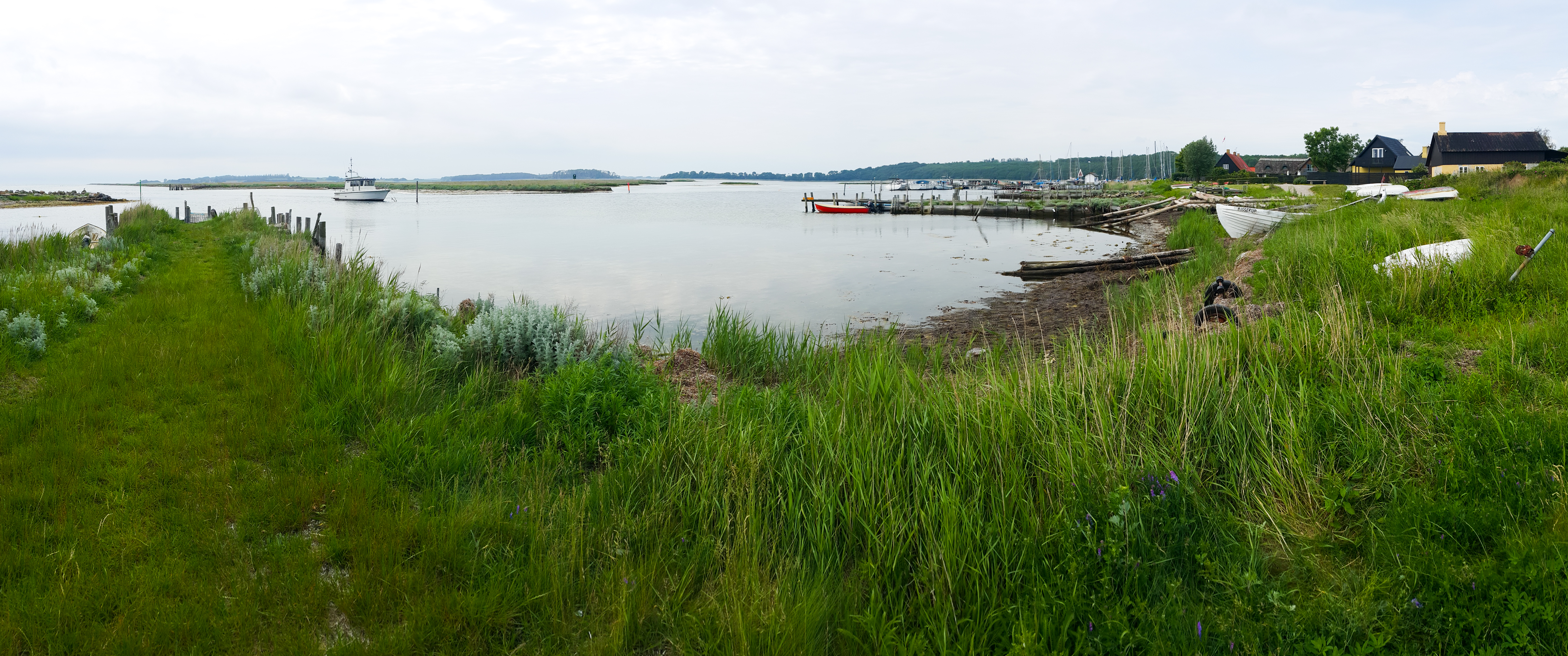 Пристанището Клинтхолм от остров Møns, Дания