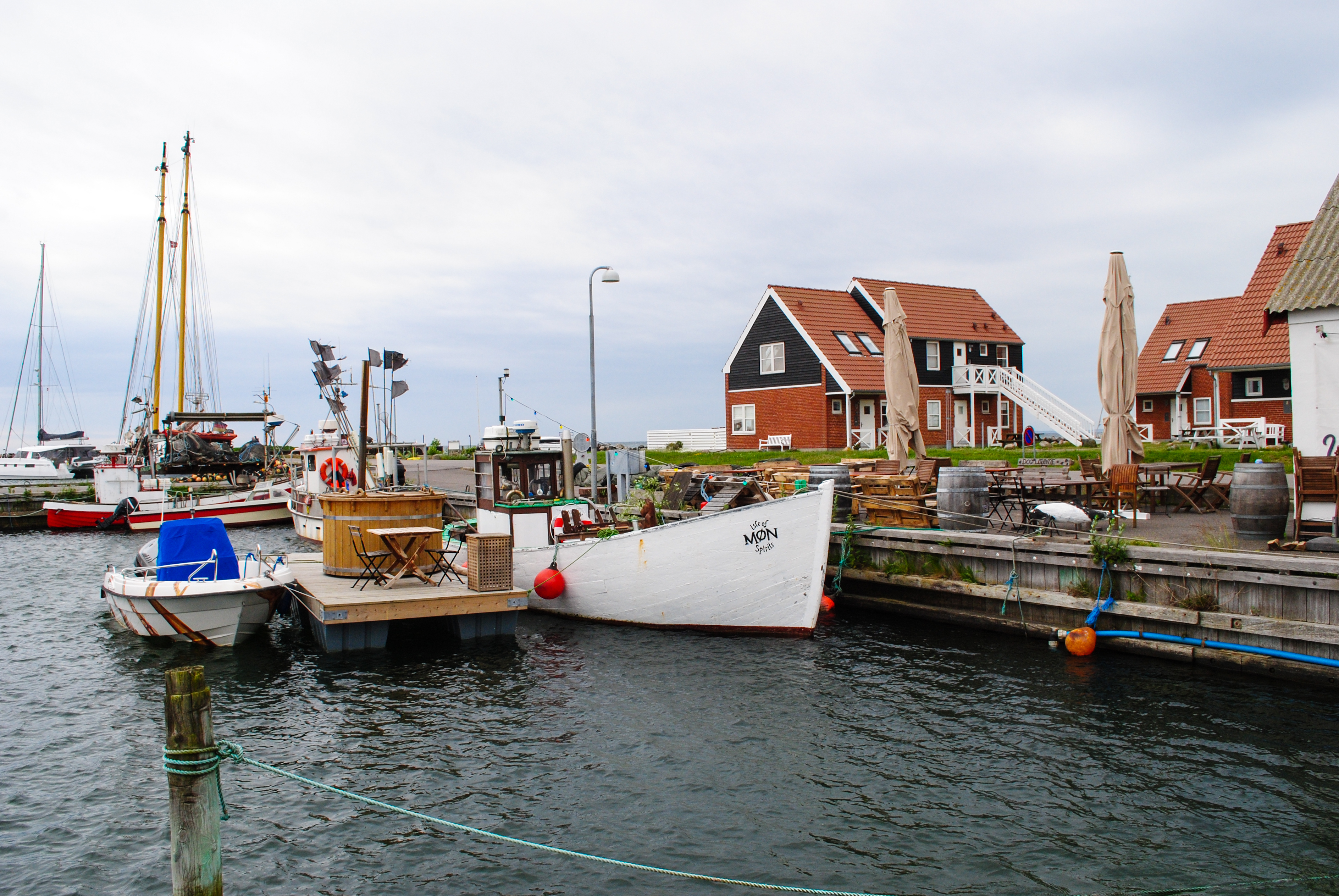 Пристанището Клинтхолм от остров Møns, Дания