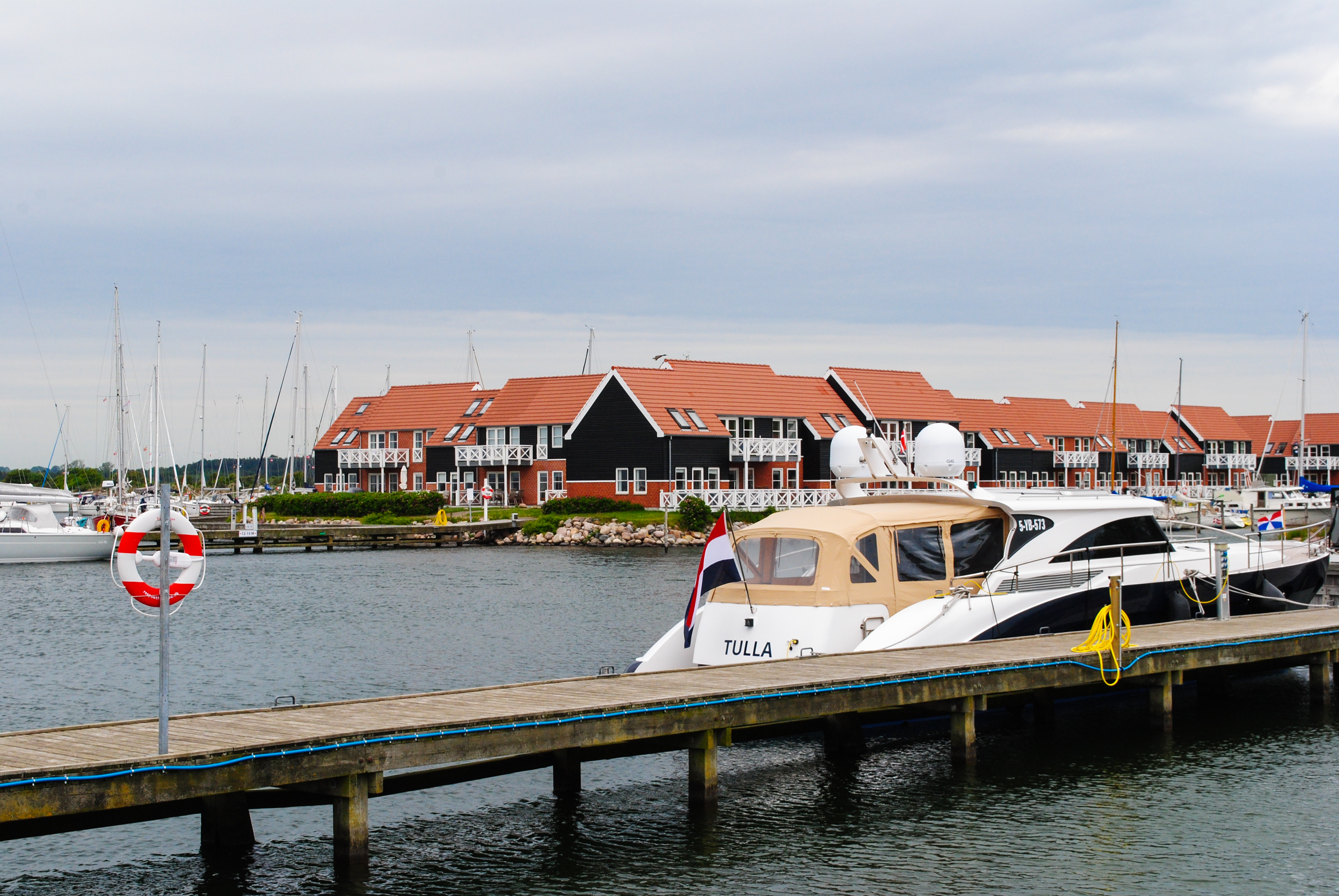 Пристанището Клинтхолм от остров Møns, Дания